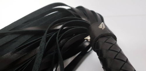 Шикарная кожаная плеть с шипами Hand Made длина хлыстов 38 см фото 4