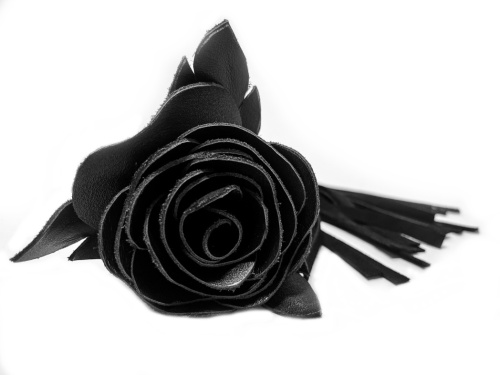 Кожаная плеть Черная Роза с замшевыми хвостами 40 см фото 4