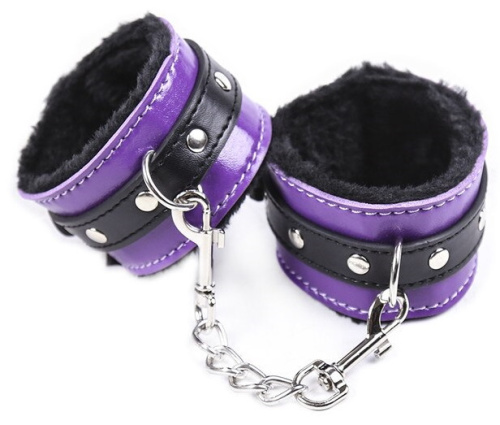 Черно-фиолетовые наручники с мехом фото 2