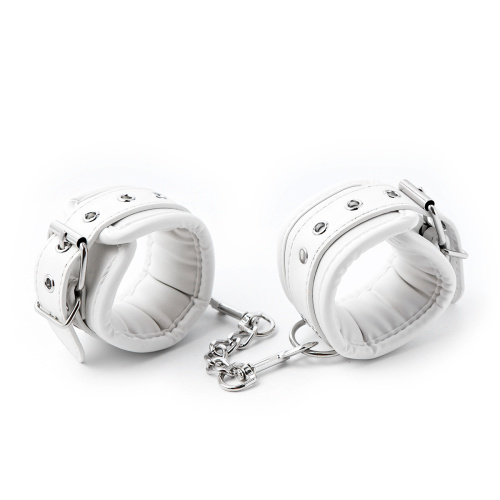 Классические белые наручники на цепочке фото 3