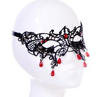 Роскошная черная маска с бусинами