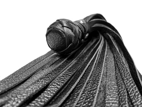 Генитальная кожаная плеть черная 30 см фото 2