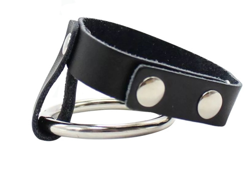 Кожаный хомут на пенис с металлическим кольцом