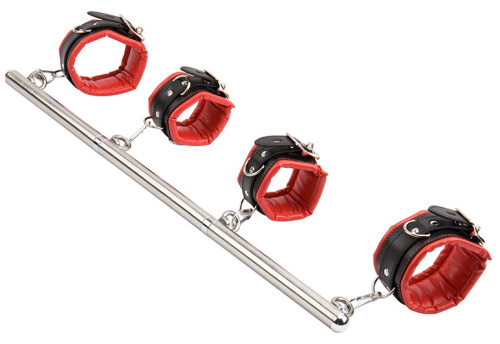 Бондажная распорка с наручниками и поножами черно-красного цвета фото 2