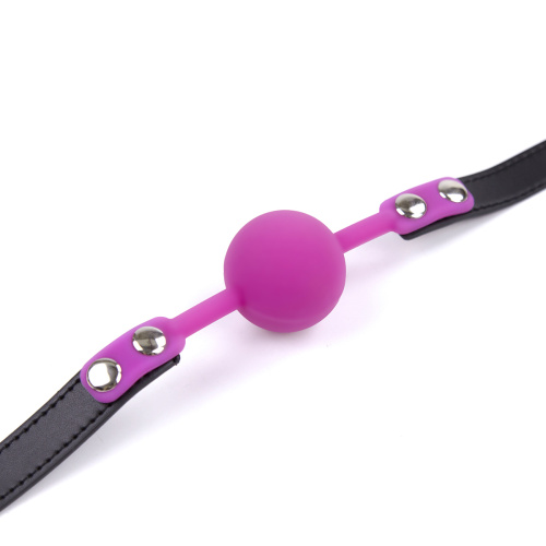Силиконовый кляп-шар цвета фуксии на ремне с замочком фото 6