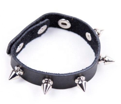 Кожаная утяжка на пенис с шипами