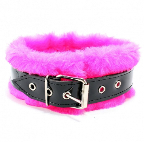 Ошейник из лакированной кожи с ярко-розовым мехом и поводком фото 2