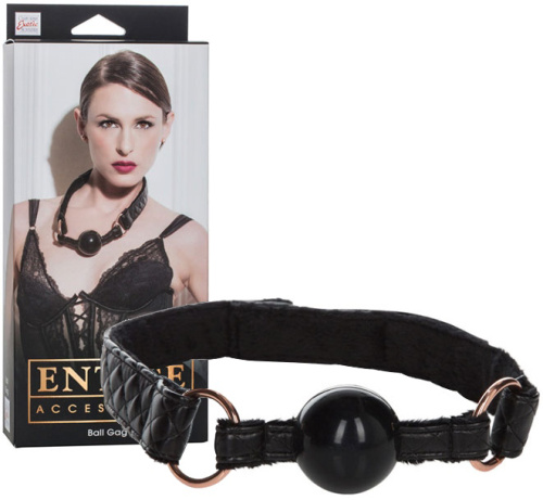 Силиконовый кляп на стеганом ремне с меховой подкладкой Entice Ball Gag