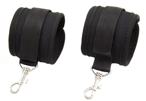 Наручники черного цвета с липучкой фото 3