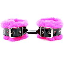 Наручники из черной лаковой кожи с нежным розовым мехом