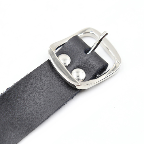 Красный силиконовый кляп на кожаном ремешке фото 9