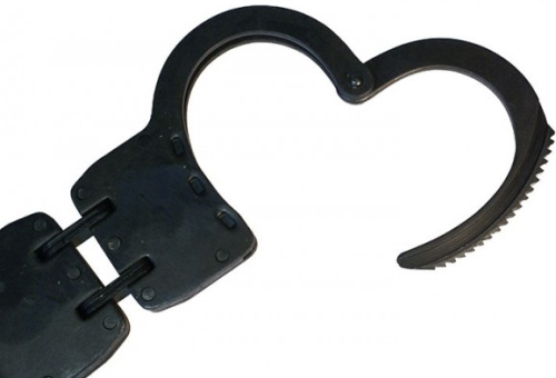 Настоящие милицейские наручники с жестким креплением черного цвета фото 2