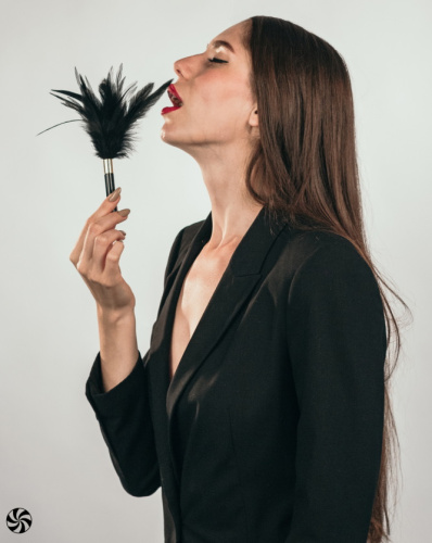 Тиклер Burlesque Plume черный фото 2