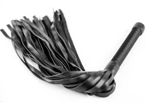 Плеть из натуральной кожи с атласной ручкой Romantic Arsenal черная фото 3