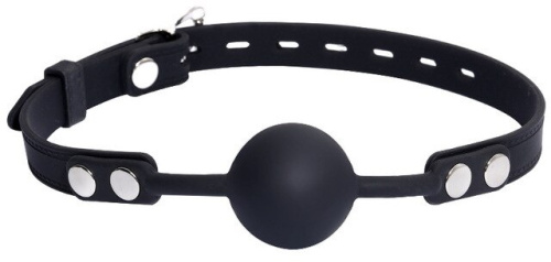 Силиконовый кляп-шар черного цвета на ремне с замочком фото 2