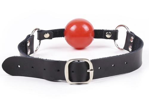 Красный силиконовый кляп на кожаном ремешке фото 4