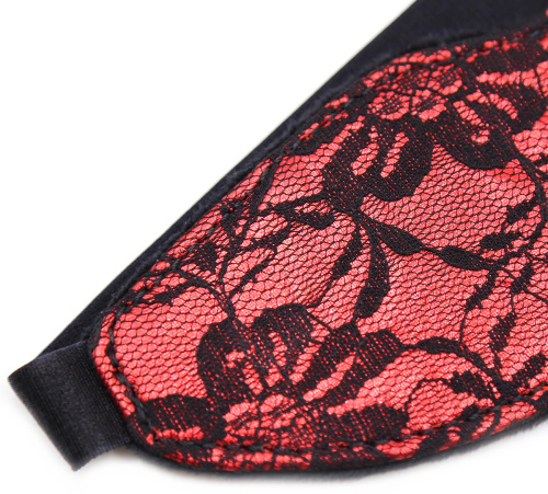 Кружевная черно-красная маска на глаза фото 3