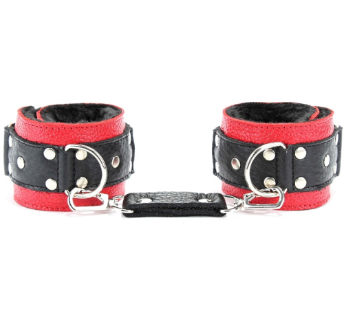 Кожаные черно-красные наручники на липучке с черным меховым подкладом фото 2