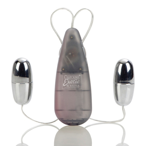 Попка и киска с двойной вибрацией Alexis Amores фото 3