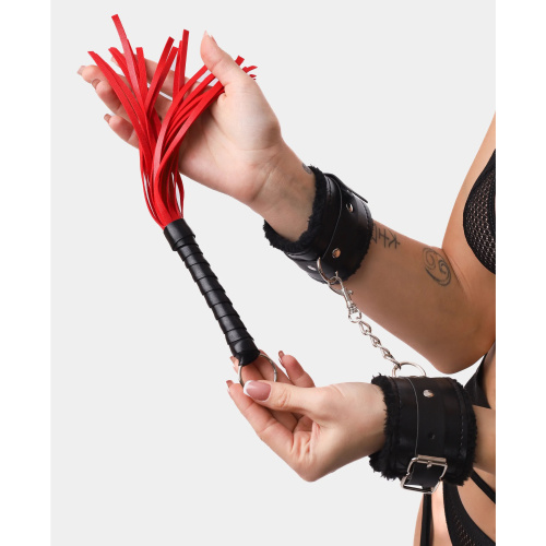 Маленькая красно-черная плеть с кольцом на рукояти 28 см фото 2