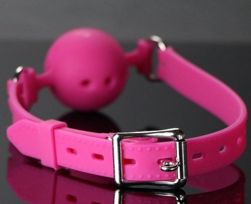 Дышащий кляп-шар из силикона Pink S фото 9