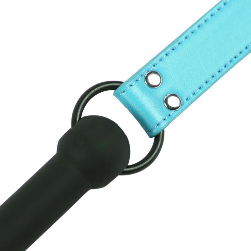 Черный кляп-трензель с бирюзовым ремешком фото 5