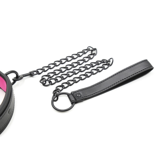 Черный БДСМ ошейник с розовой подкладкой и поводком на цепи фото 5