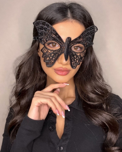 Черная маска-бабочка из кружева фото 5