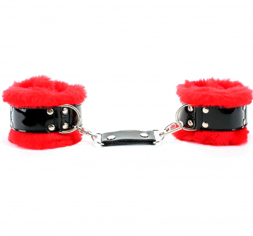 Наручники из черной лаковой кожи с нежным красным мехом фото 2