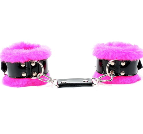 Наручники из черной лаковой кожи с нежным розовым мехом фото 2