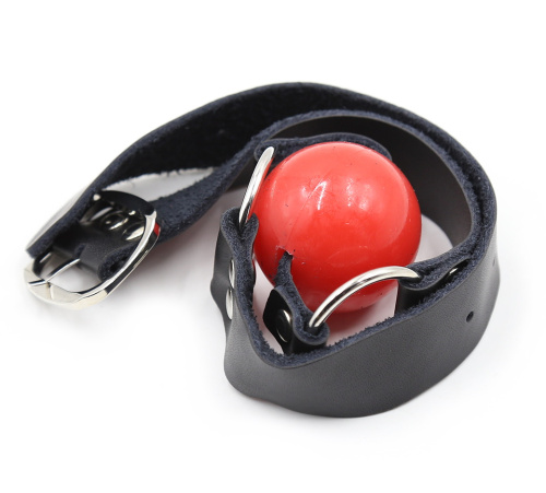 Красный силиконовый кляп на кожаном ремешке фото 5