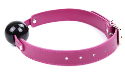 Силиконовый черный кляп на фиолетовом ремне фото 3