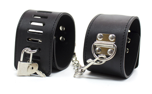 Бондажные поножи с замком и цепочкой фото 2