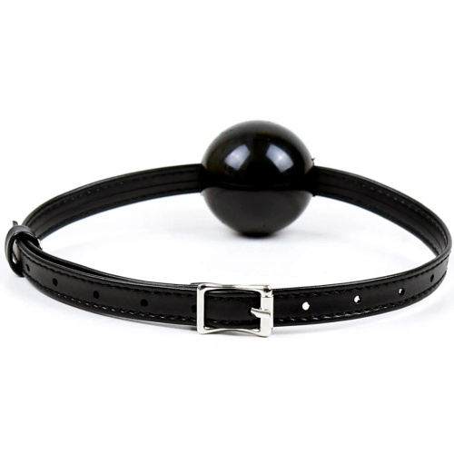 Силиконовый кляп-шар черного цвета на тонком ремешке фото 4