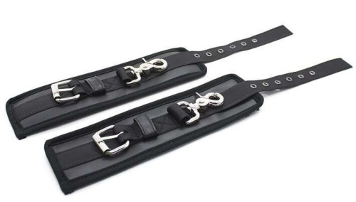 Черные наручники из натуральной кожи с плюшем фото 3