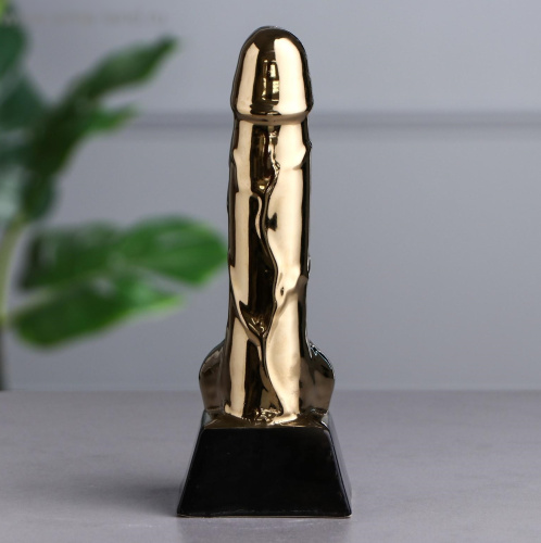 Золотая статуэтка в виде пениса Герой труда фото 4
