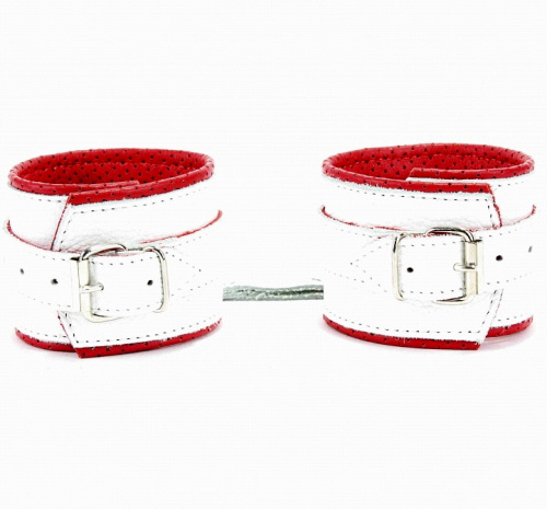 Наручники из натуральной белой кожи с красным подкладом с перфорацией фото 3