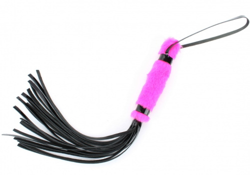 Флоггер из лаковой кожи с розовым мехом фото 2