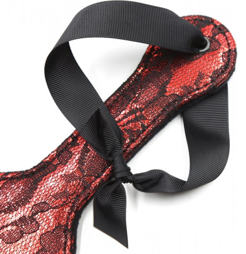 Пэдл красного цвета декорированный кружевом 37 см фото 4