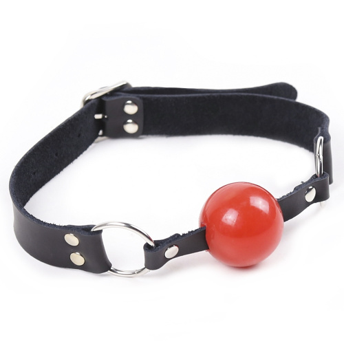 Красный силиконовый кляп на кожаном ремешке фото 3