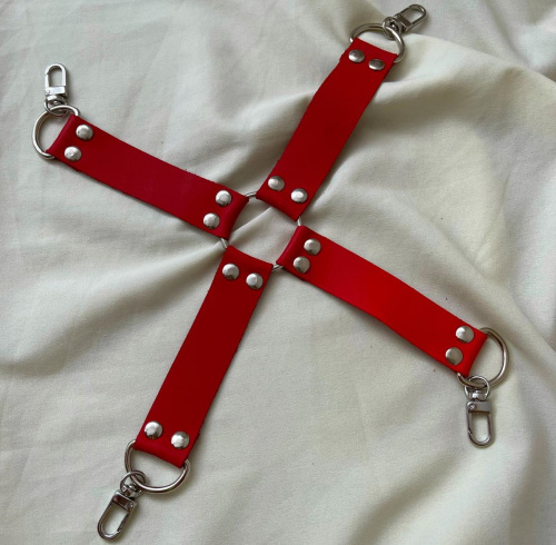 Красный бондажный крест из натуральной кожи фото 2