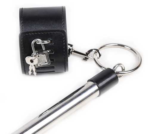 Длинная бондажная распорка с черными оковами 50 см фото 3