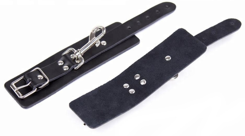 Черные наручники из натуральной кожи на карабинах фото 4