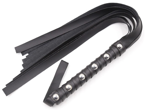 Черная плеть с заклепками на рукояти 48 см фото 3