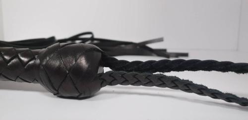 Шикарная кожаная плеть с шипами Hand Made длина хлыстов 38 см фото 3