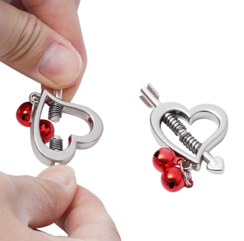 Зажимы на соски в форме сердец с красными бубенчиками фото 2