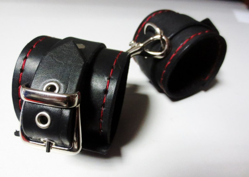 Наручники кожаные фото 2