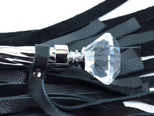 Эксклюзивная плеть с металлической ручкой и широкими хвостами 60 см фото 2