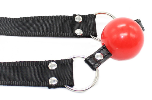 Силиконовый красный кляп на текстильном ремне фото 3