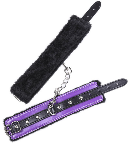 Черно-фиолетовые наручники с мехом фото 4